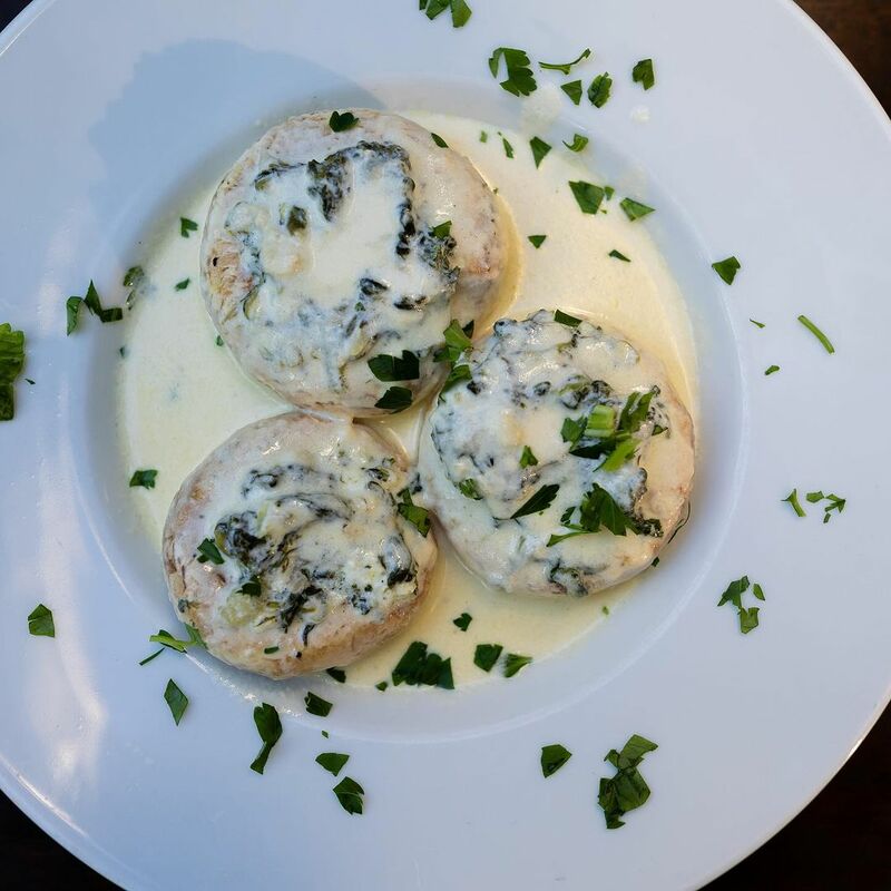 Gefüllte Champignons in Rahmsauce